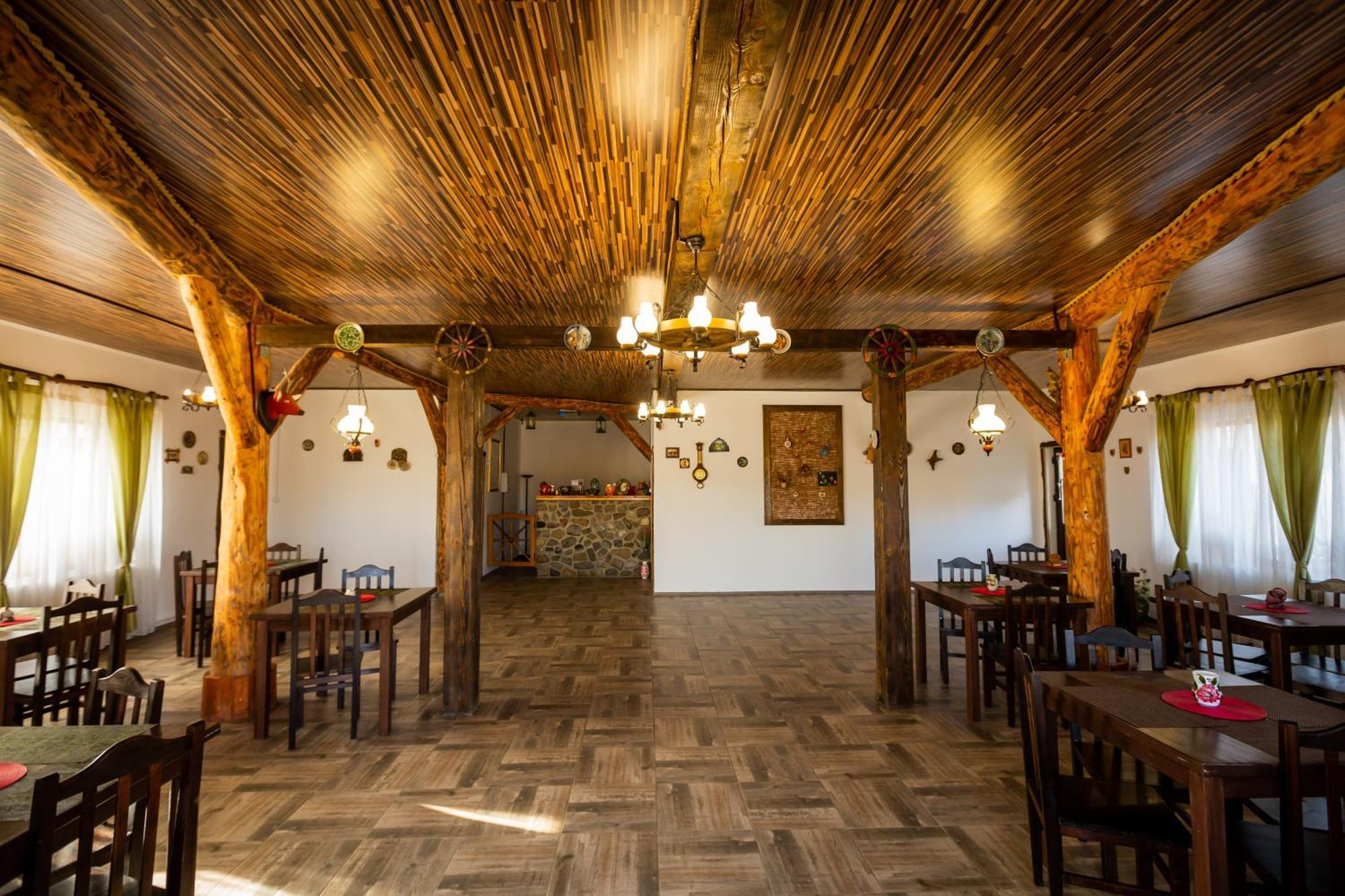 Pensiunea Lacul Mocearu Hotell Budesti  Exteriör bild